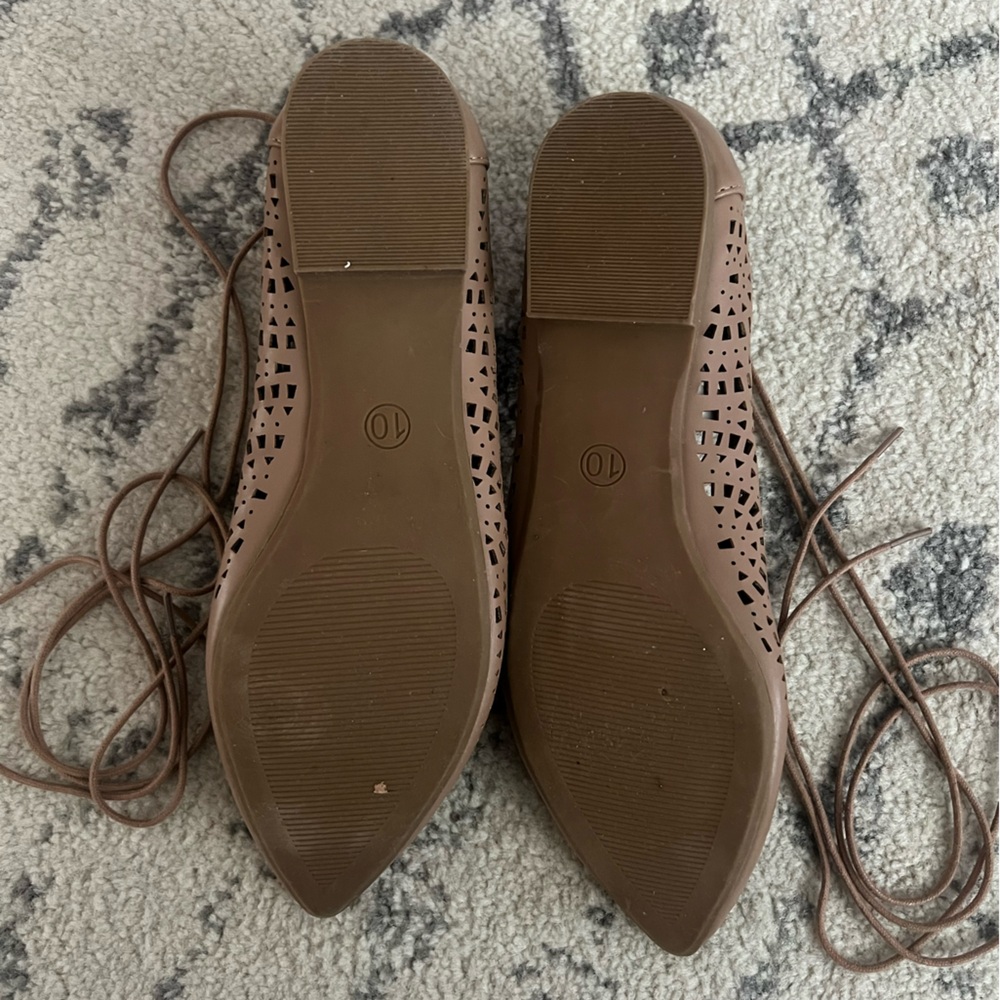 Mossimo Lace up flats - Picture 3 of 3